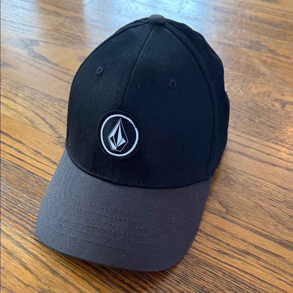 Volcom Black Cap with Gray Brim and Logo Patch - Picture 1 of 3
